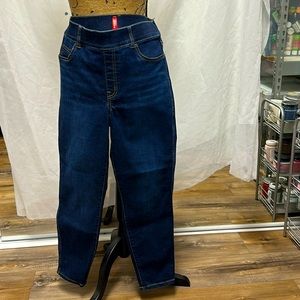 Spanks, jegging, dark denim.